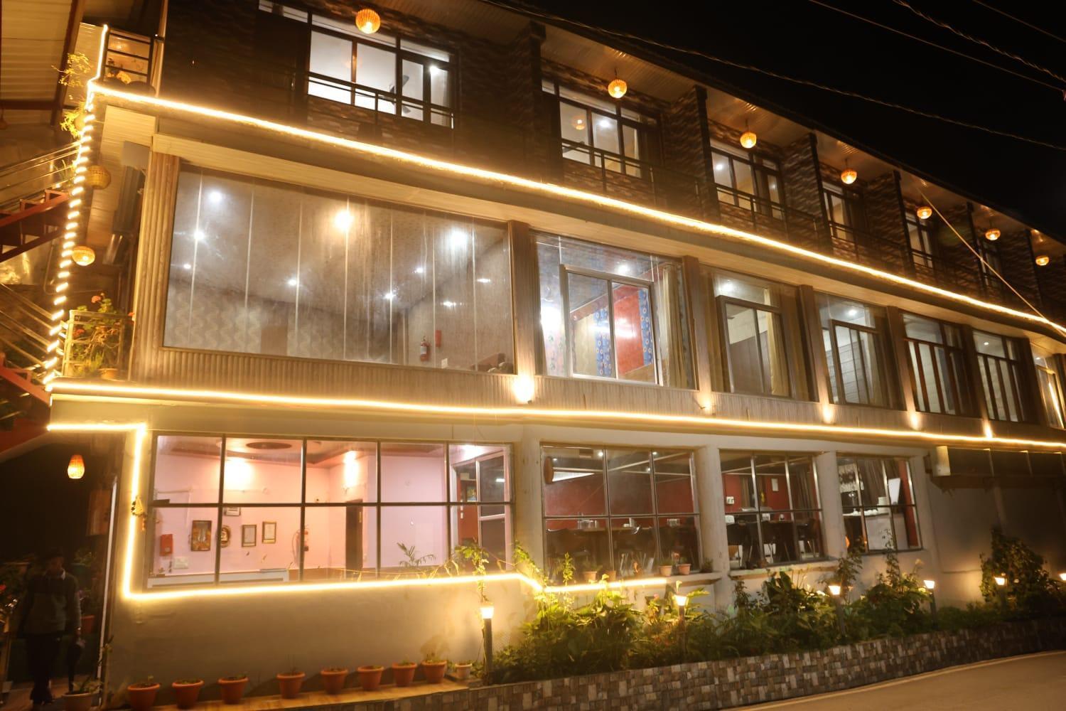 Sleeping Beauty Hotel Moutain View Property Joshīmath エクステリア 写真
