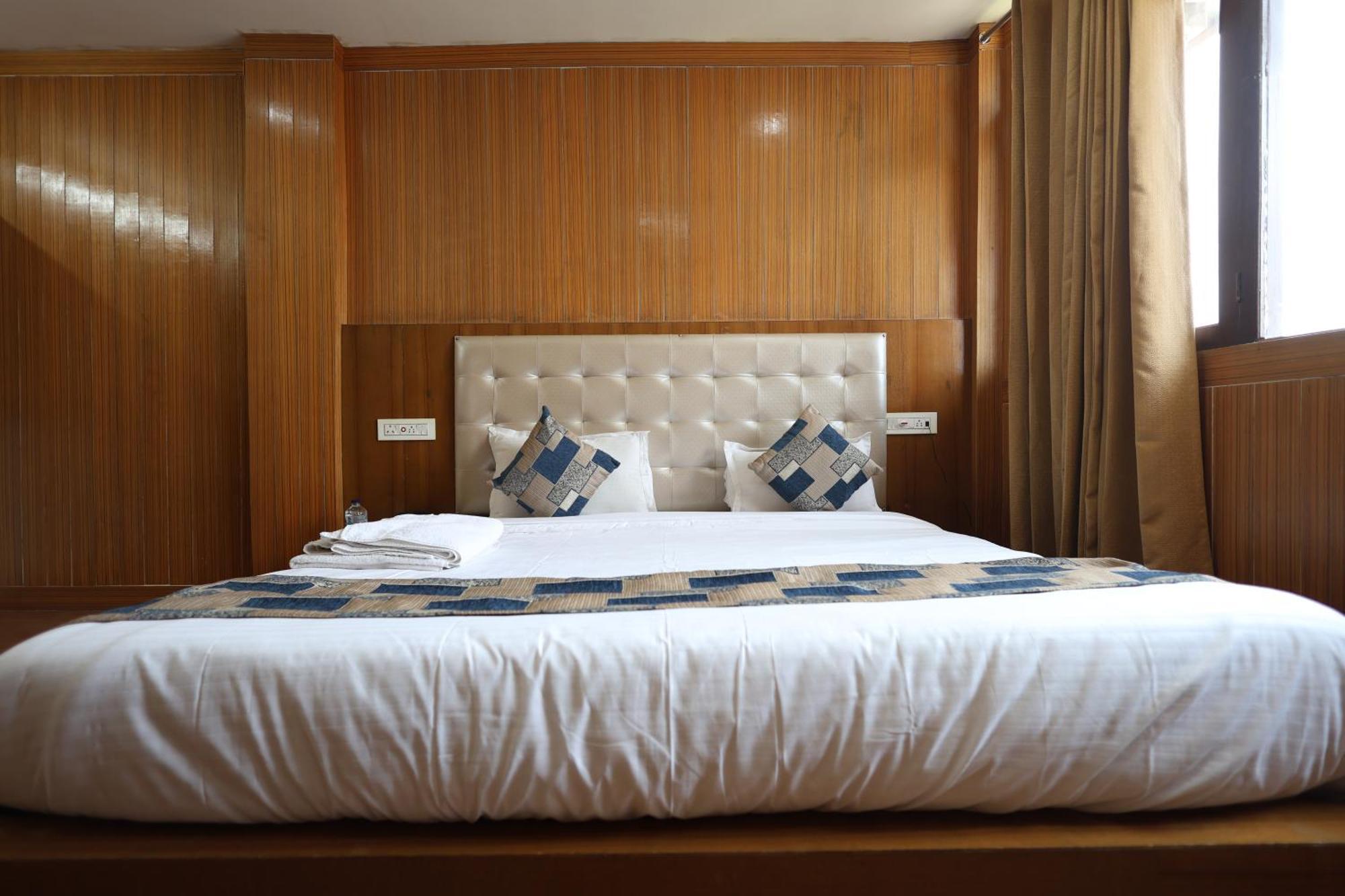 Sleeping Beauty Hotel Moutain View Property Joshīmath エクステリア 写真