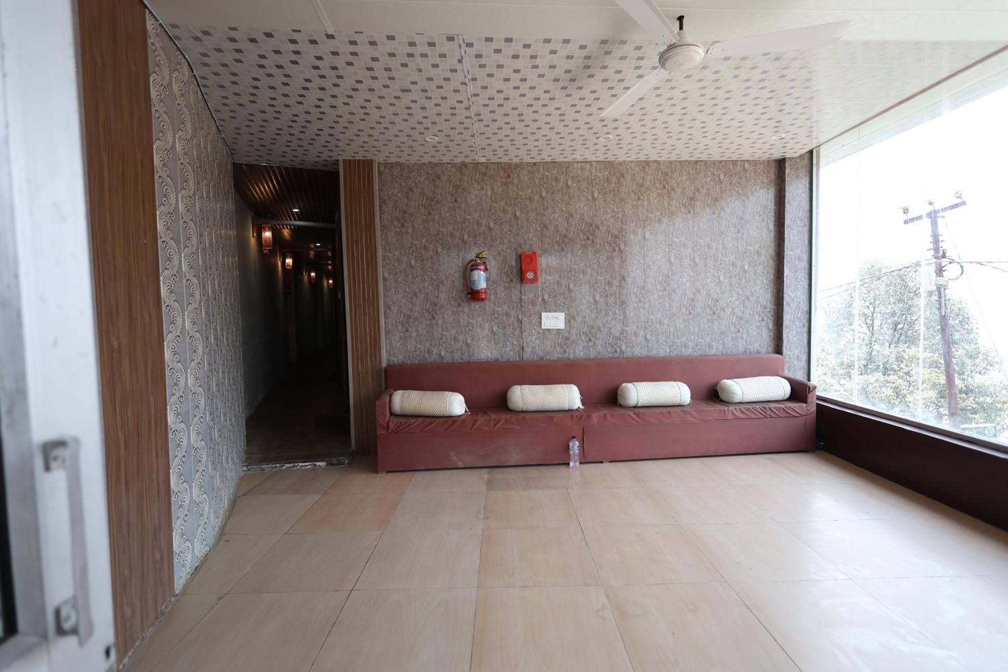 Sleeping Beauty Hotel Moutain View Property Joshīmath エクステリア 写真