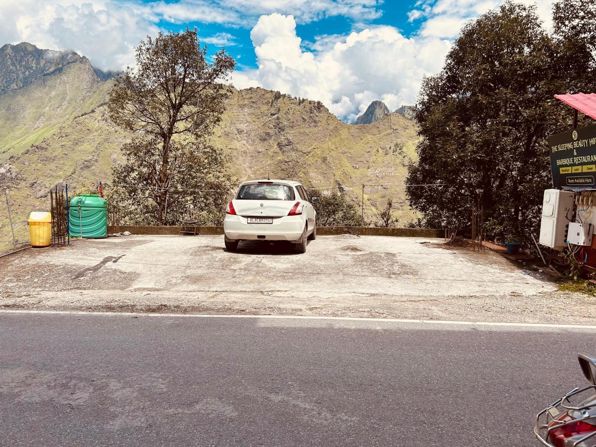 Sleeping Beauty Hotel Moutain View Property Joshīmath エクステリア 写真