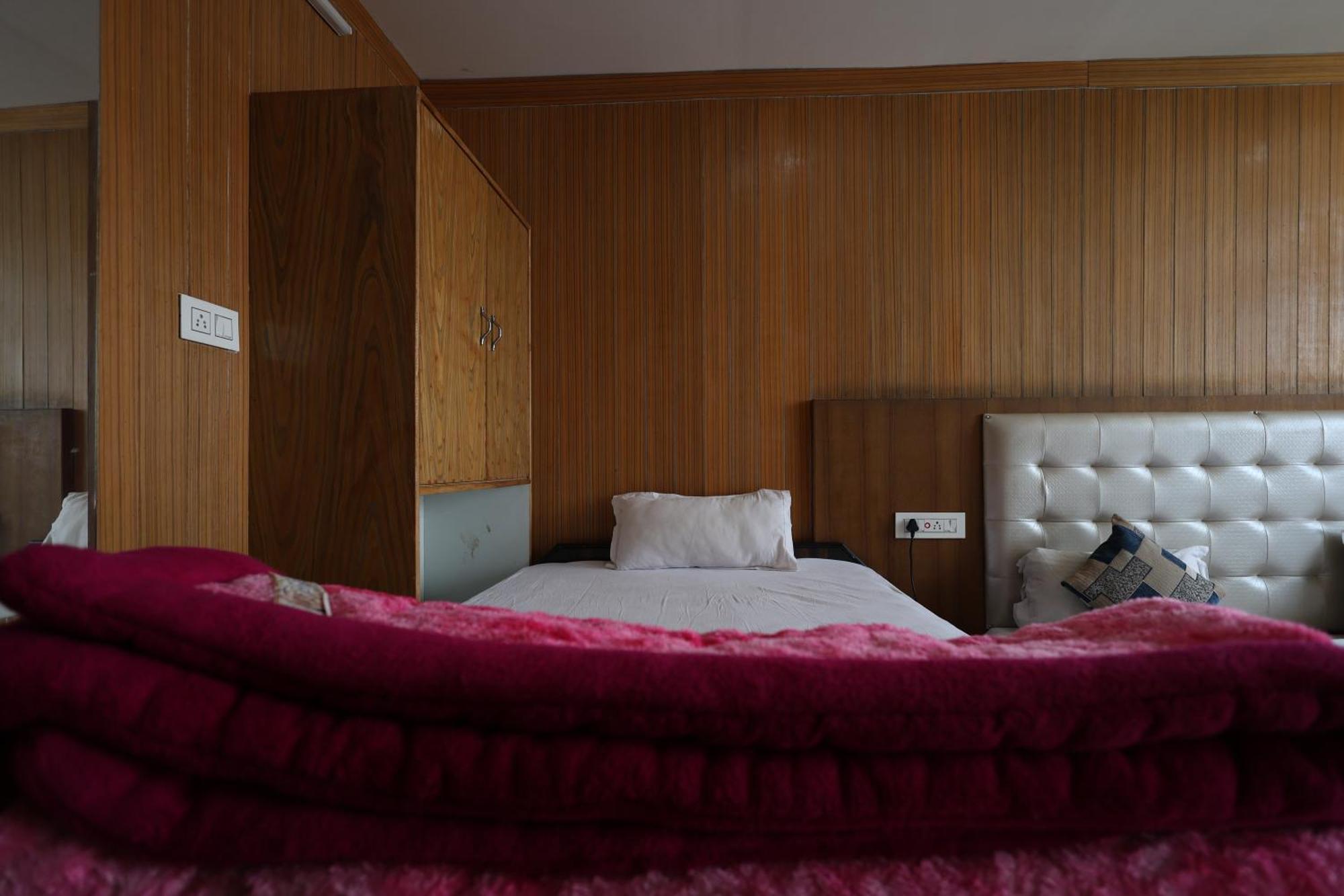 Sleeping Beauty Hotel Moutain View Property Joshīmath エクステリア 写真