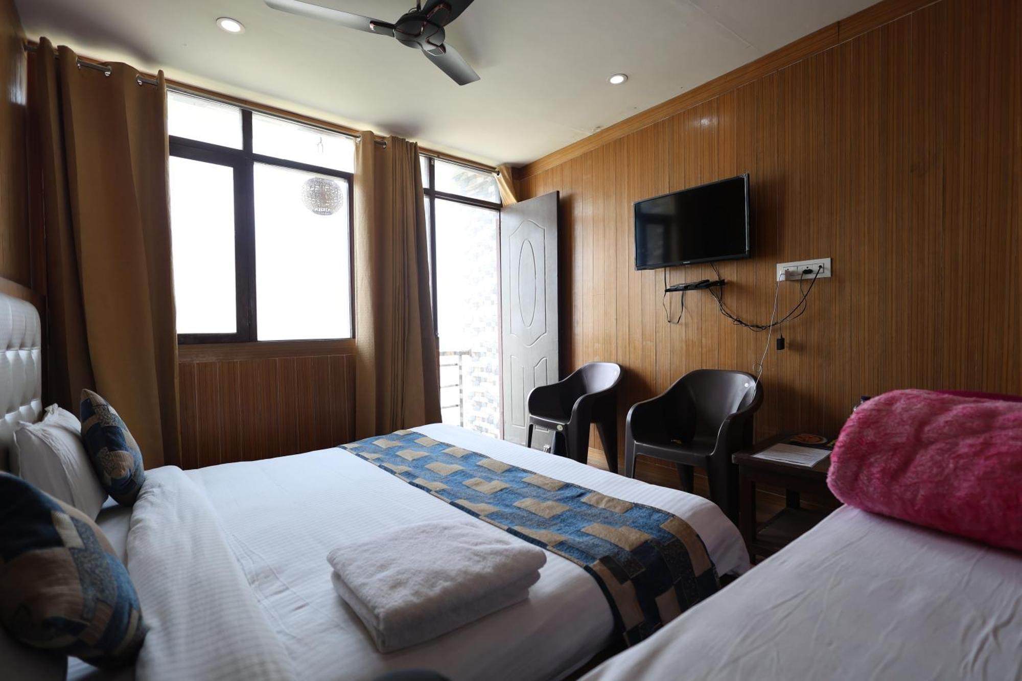 Sleeping Beauty Hotel Moutain View Property Joshīmath エクステリア 写真