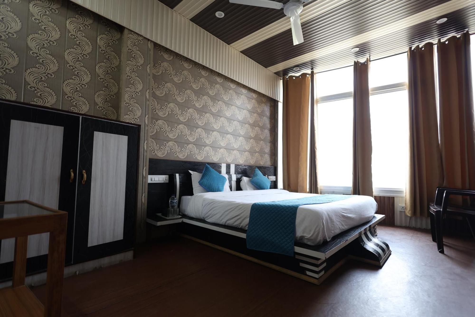 Sleeping Beauty Hotel Moutain View Property Joshīmath エクステリア 写真